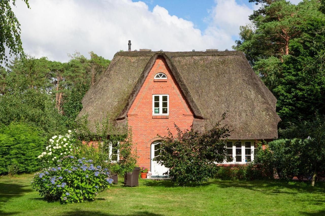 Reetdachhaus Isemann Villa Nebel Exterior photo